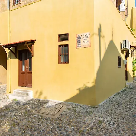 Knights Of Old Town Apartment
