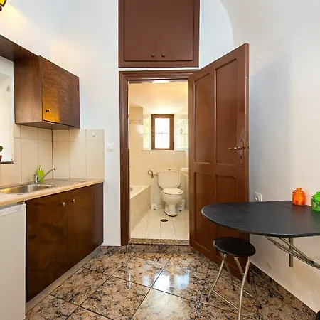 Knights Of Old Town Apartment